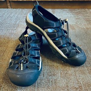 KEEN Men's Black Newport H2 Waterproof Hiking Sandals, size 15 48